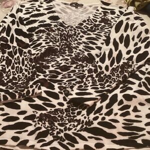 Pierre New York Women’s Size 2X Animal Print V-neck beaded 3/4 Sleeve Sweater